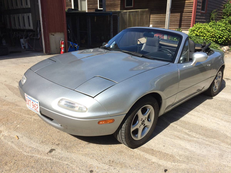 Illustration for article titled At $7,500, Does This 1995 Mazda MX5 Have You Saying "I Could’ve Had a V8"?